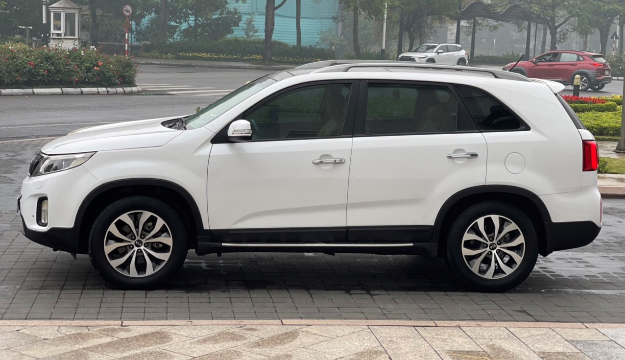 Bán Kia Sorento DATH Full máy dầu sản xuất 2019, màu trắng