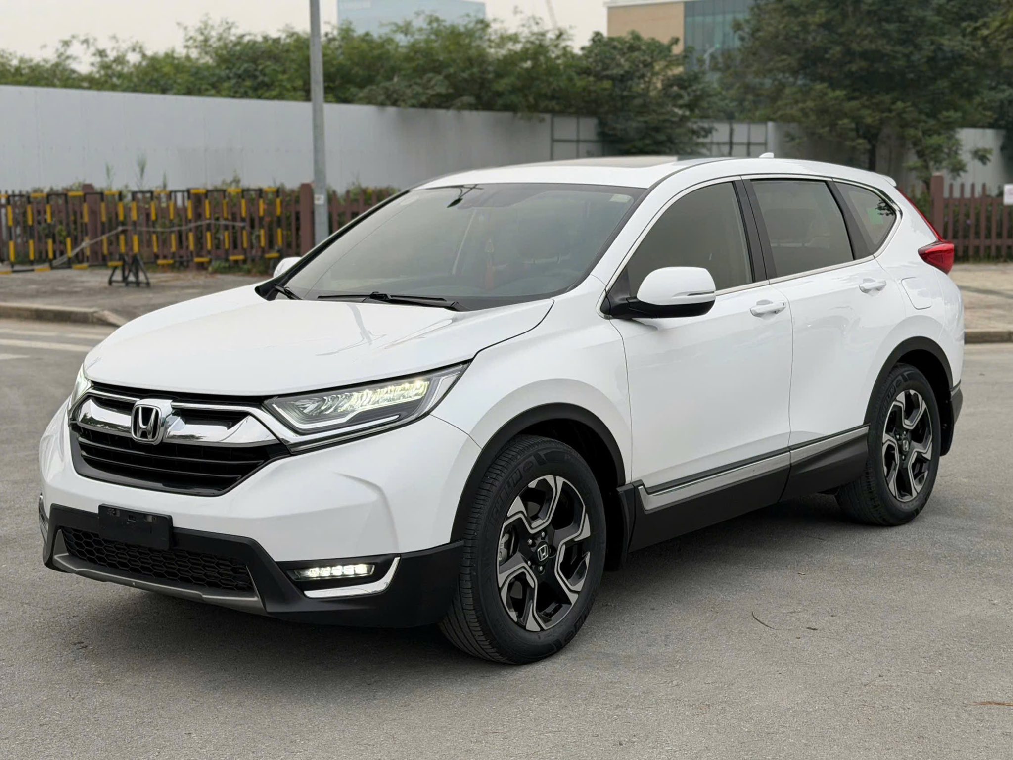 Cần bán Honda CR V L sản xuất năm 2020, màu trắng, nhập khẩu nguyên chiếc