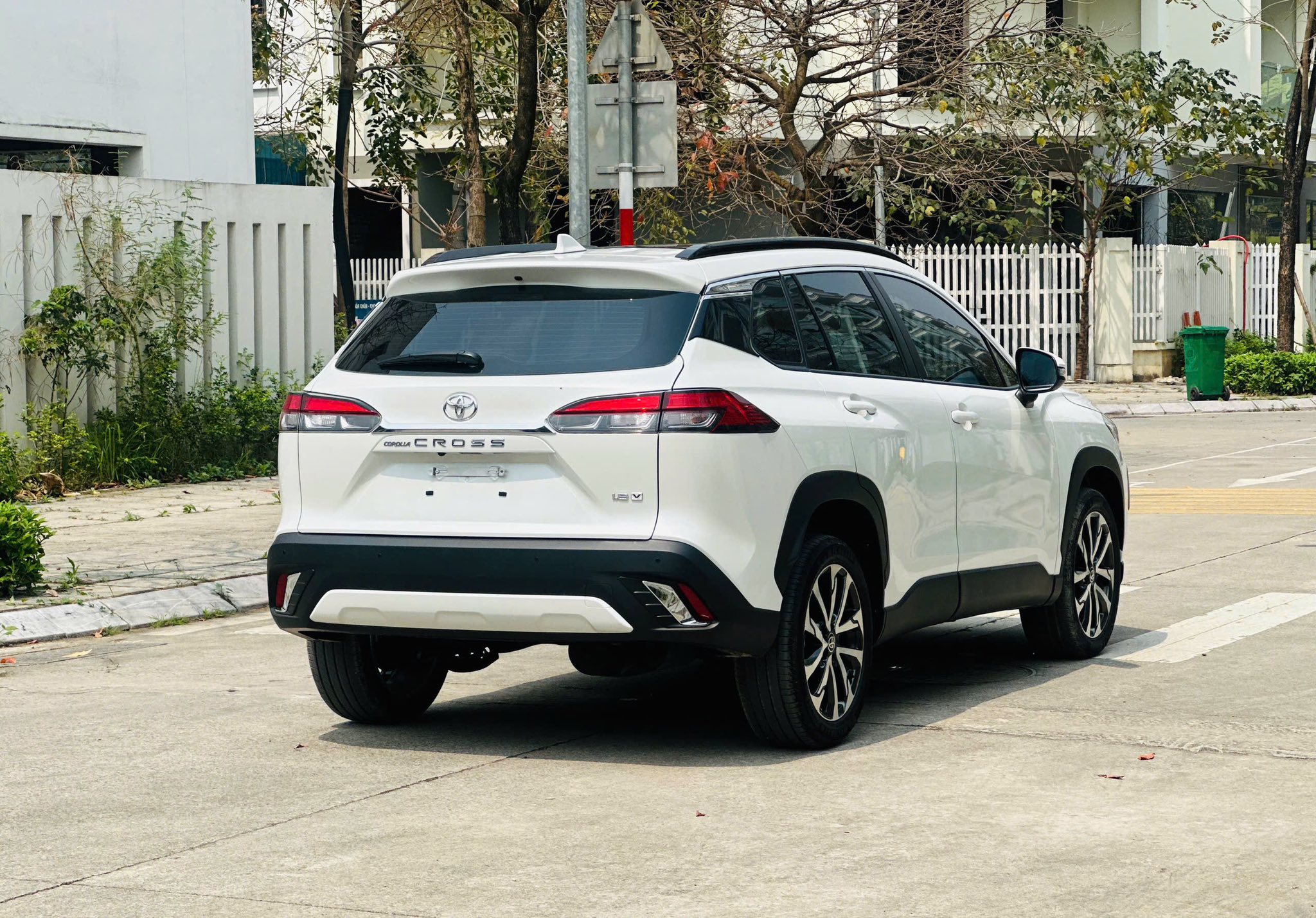 Cần bán Toyota Corolla Cross 1.8V năm 2026, màu trắng, xe nhập