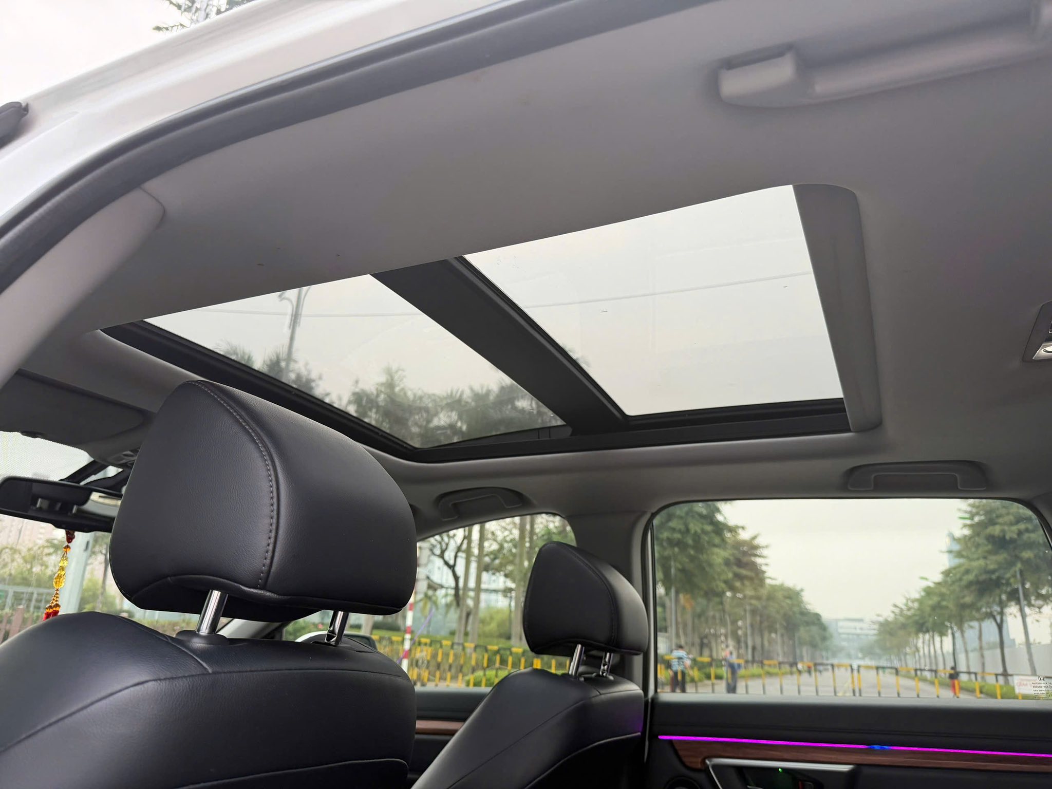 Cần bán Honda CR V L sản xuất năm 2020, màu trắng, nhập khẩu nguyên chiếc