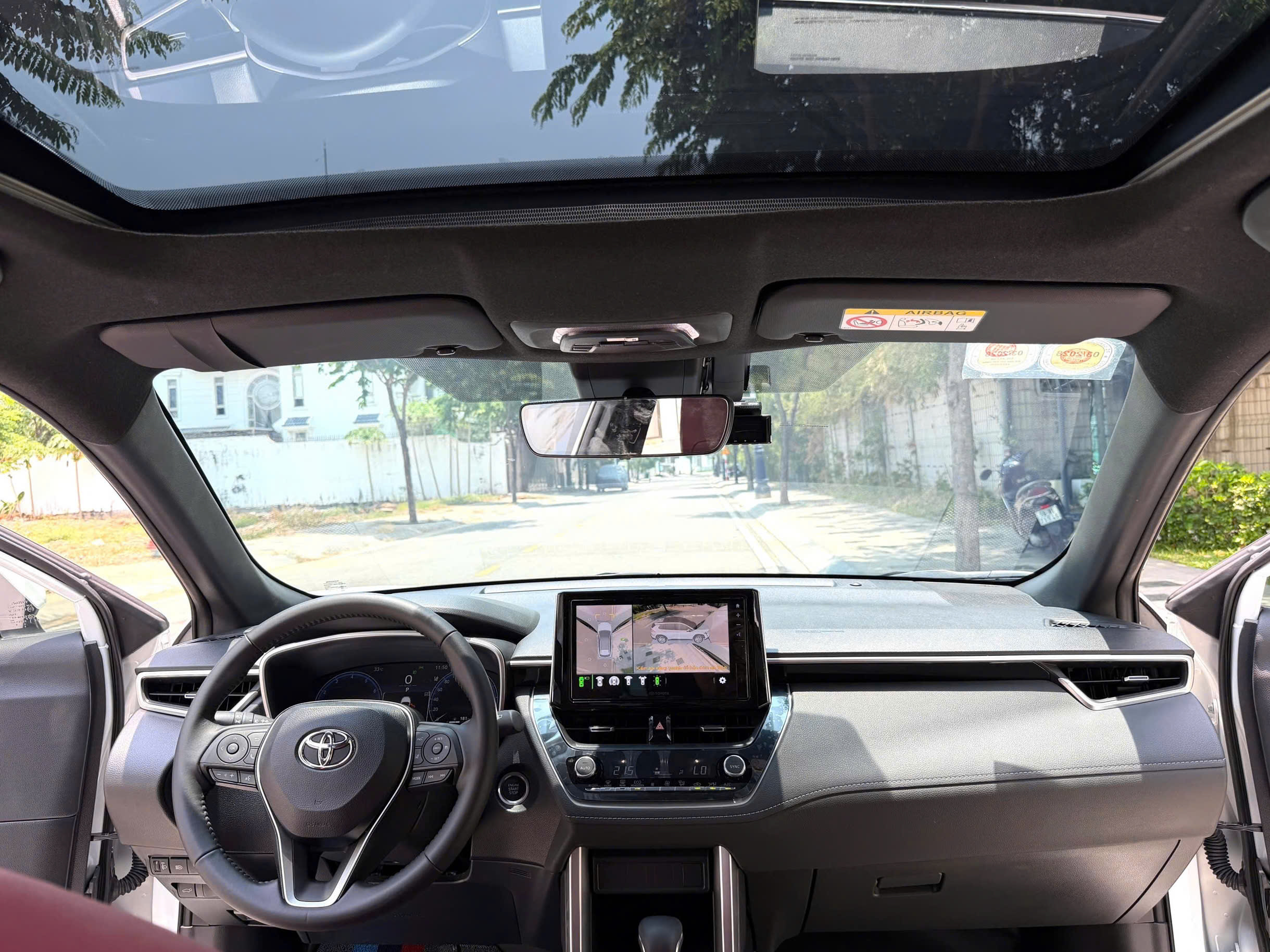 Cần bán Toyota Corolla Cross 1.8V năm 2026, màu trắng, xe nhập