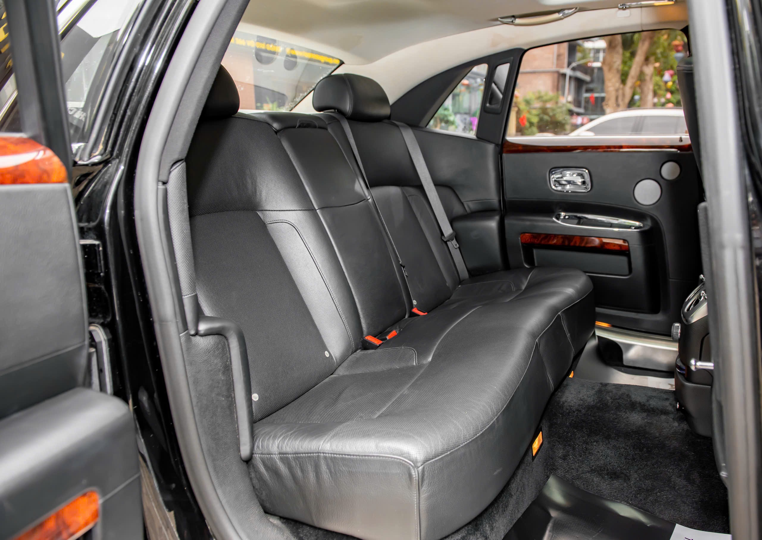 Rolls-Royce Ghost 2010 – Đẳng Cấp Doanh Nhân, Giá Cực Tốt