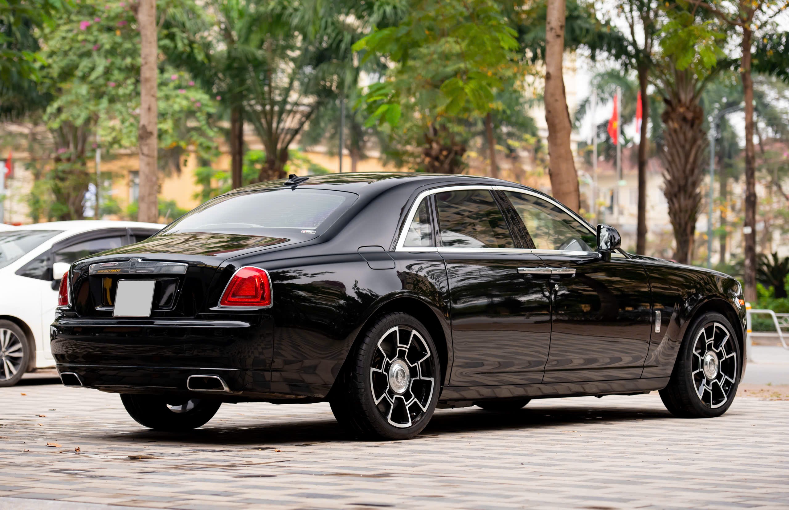 Rolls-Royce Ghost 2010 – Đẳng Cấp Doanh Nhân, Giá Cực Tốt