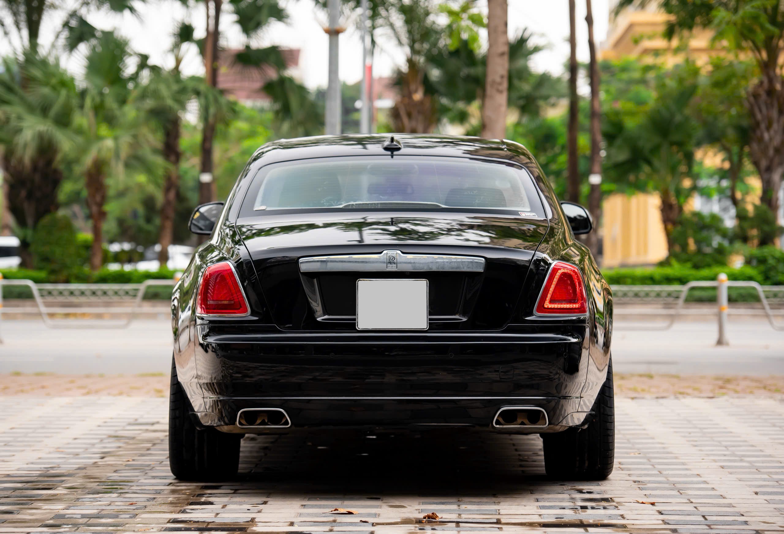 Rolls-Royce Ghost 2010 – Đẳng Cấp Doanh Nhân, Giá Cực Tốt