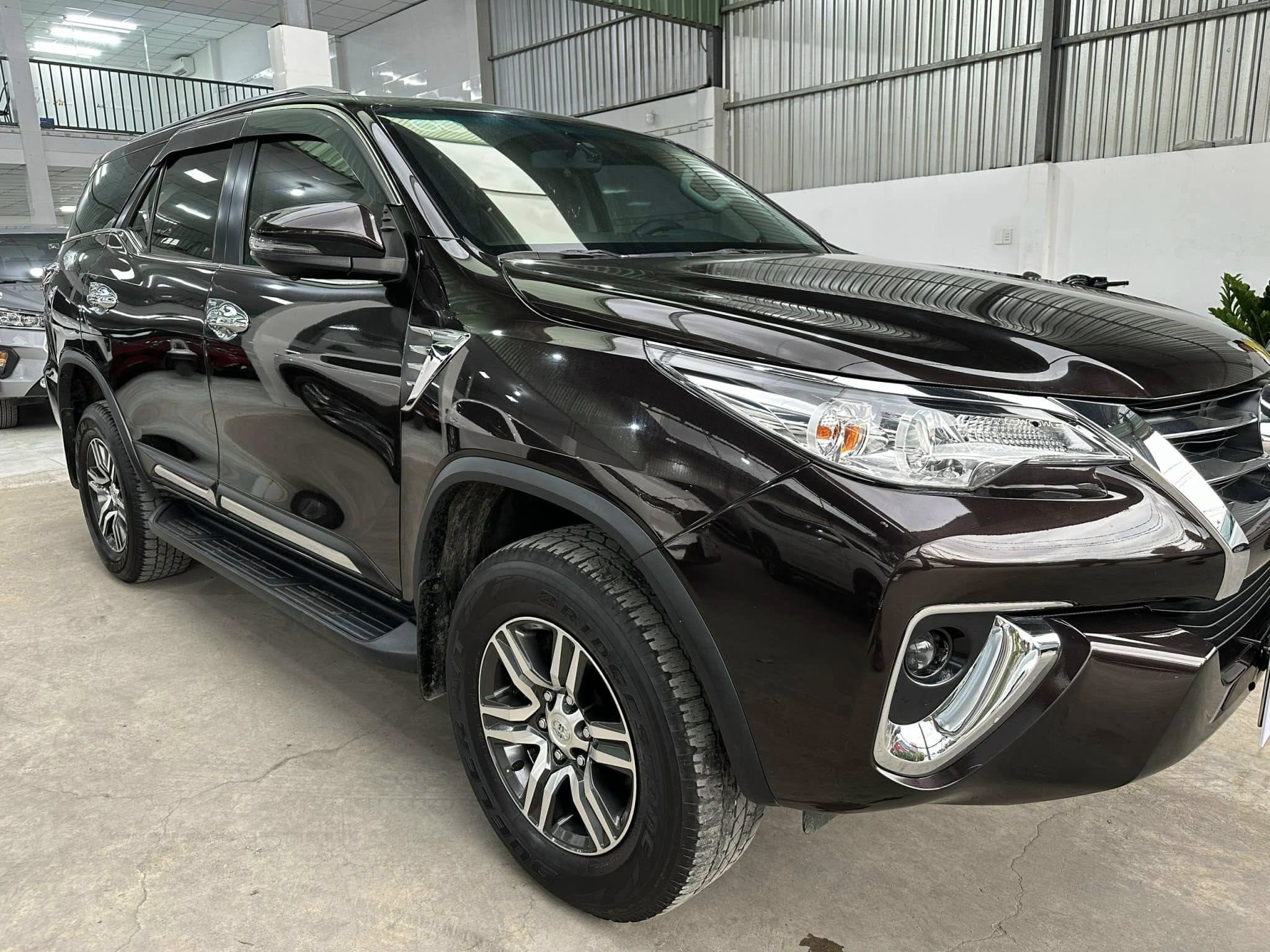 Cần bán xe Toyota Fortuner 2.4G 4x2 AT năm 2020, màu đen, nhập khẩu nguyên chiếc, giá tốt