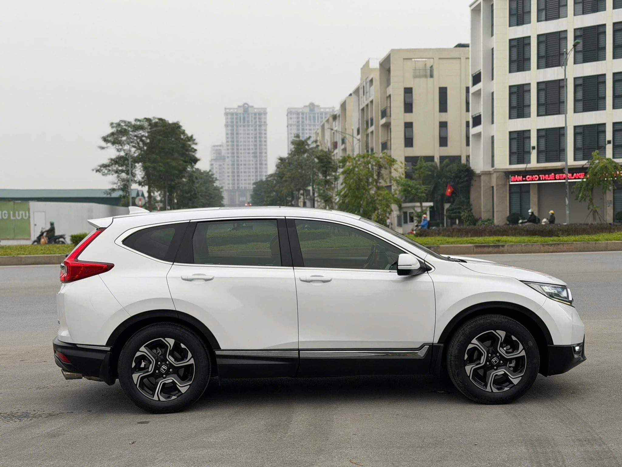 Cần bán Honda CR V L sản xuất năm 2020, màu trắng, nhập khẩu nguyên chiếc