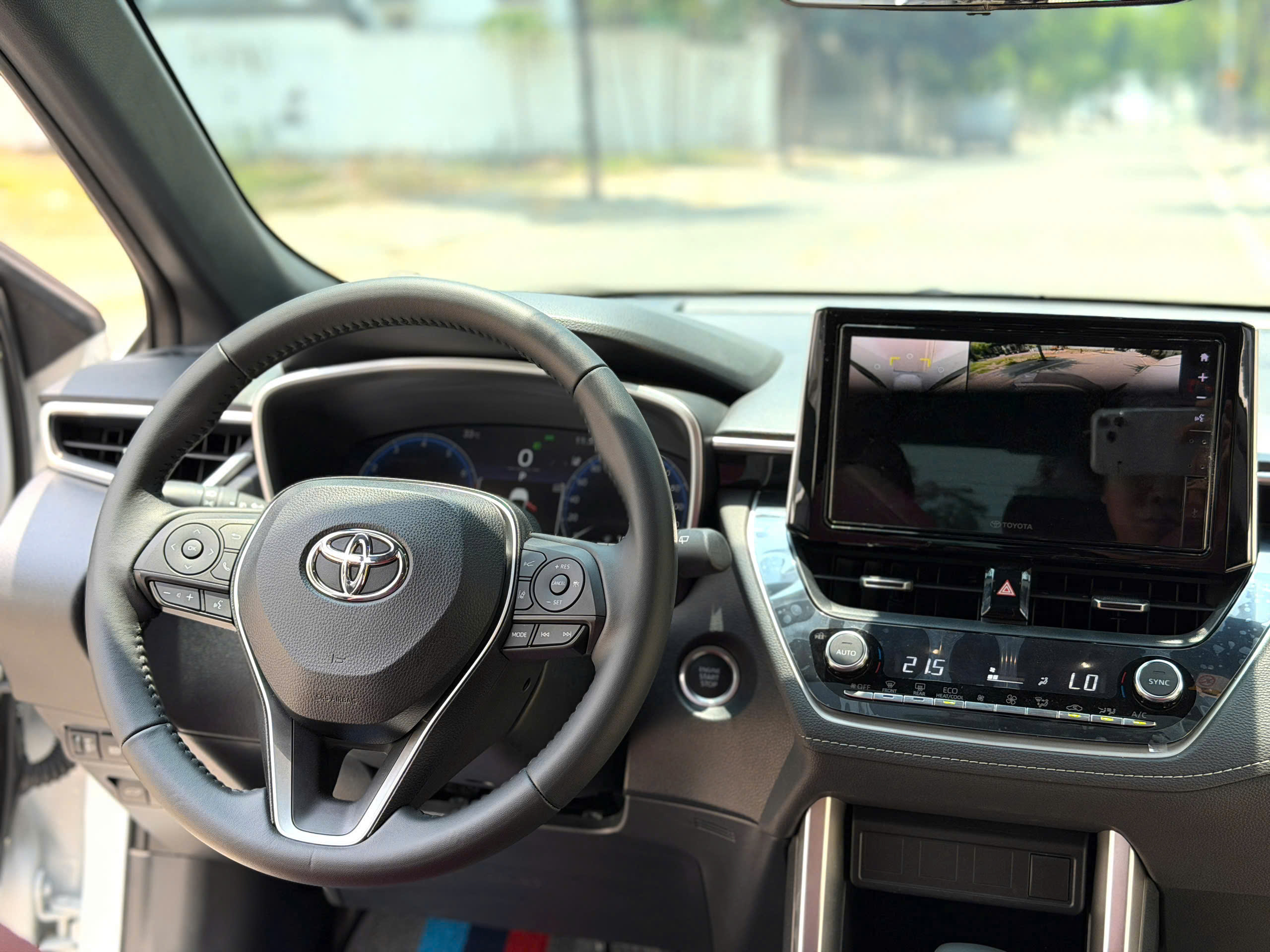 Cần bán Toyota Corolla Cross 1.8V năm 2026, màu trắng, xe nhập