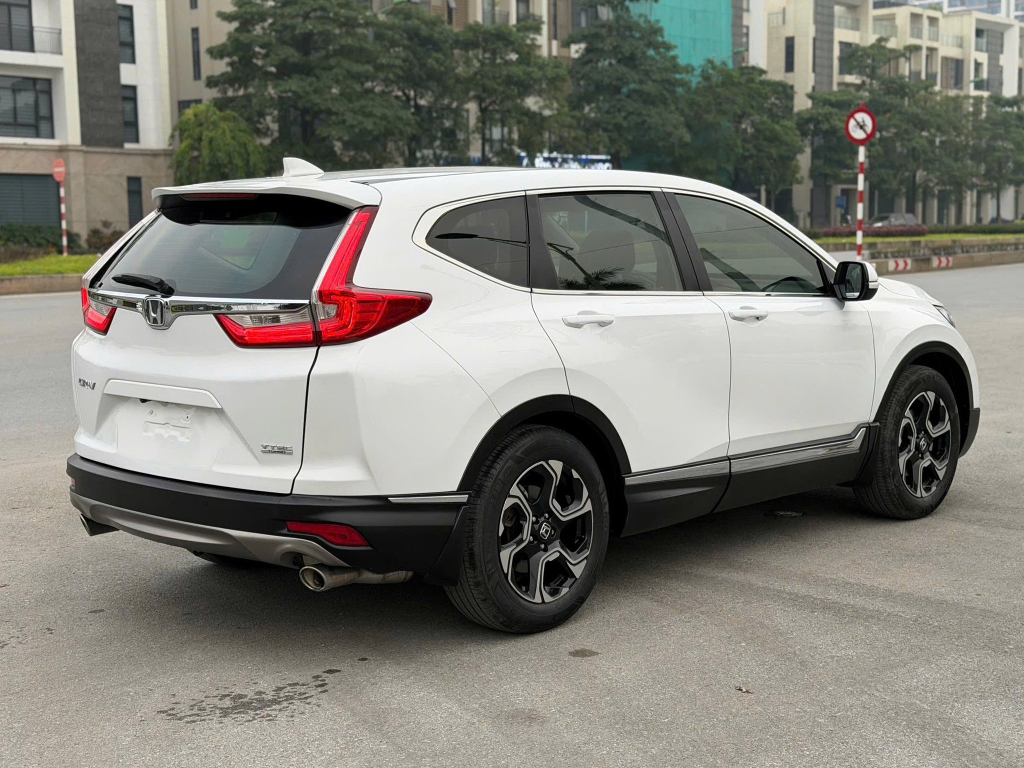 Cần bán Honda CR V L sản xuất năm 2020, màu trắng, nhập khẩu nguyên chiếc