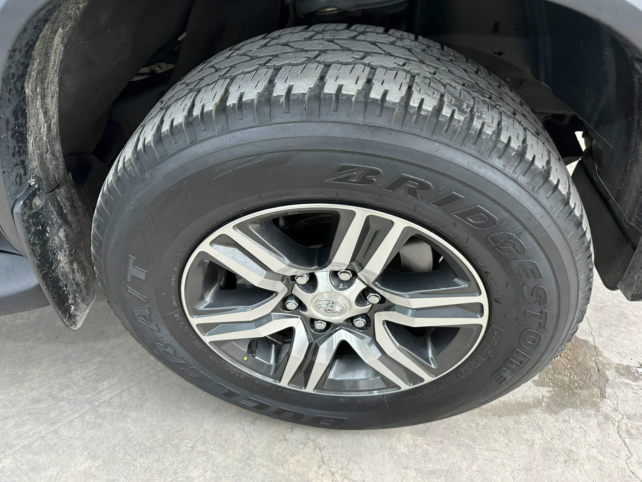 Cần bán xe Toyota Fortuner 2.4G 4x2 AT năm 2020, màu đen, nhập khẩu nguyên chiếc, giá tốt