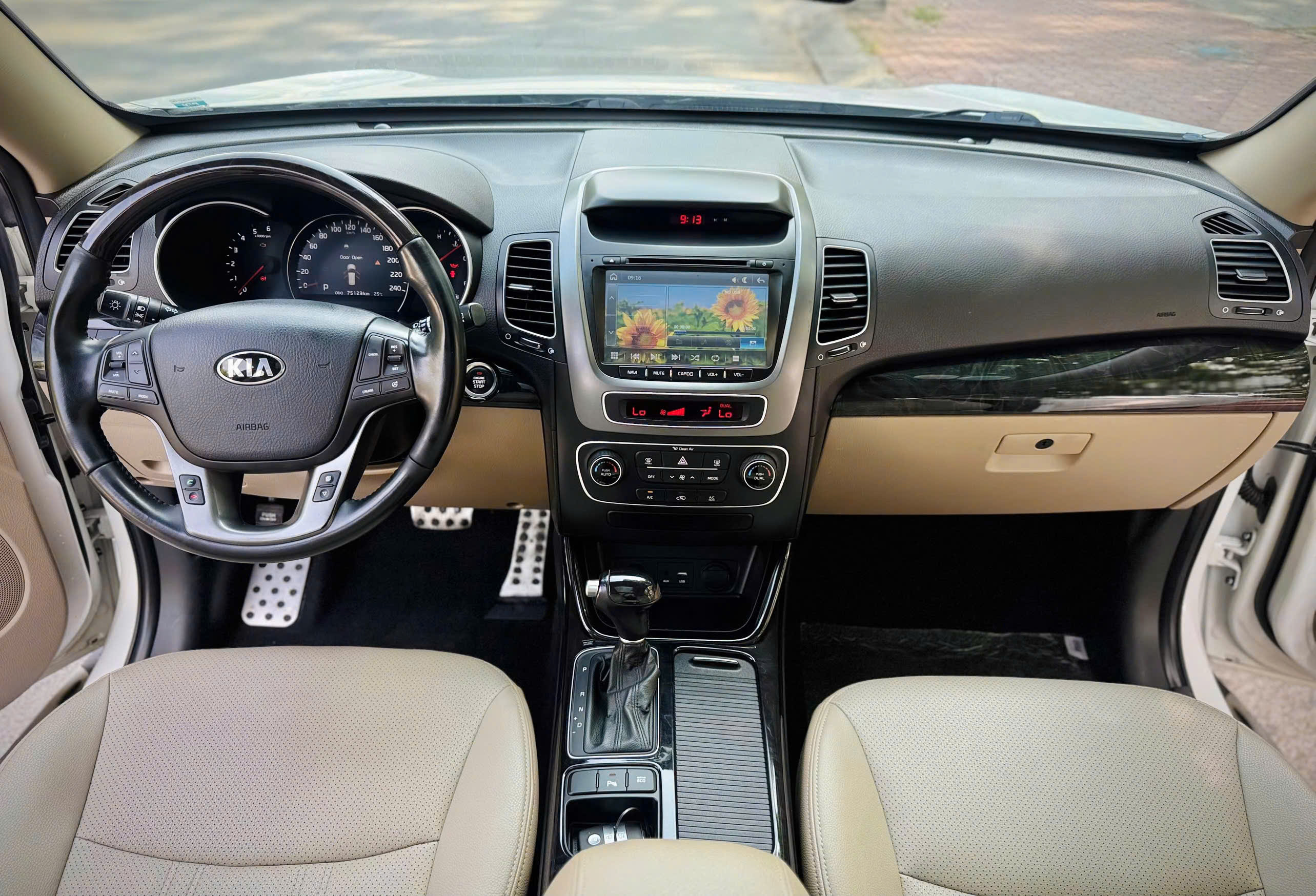 Bán Kia Sorento DATH Full máy dầu sản xuất 2019, màu trắng