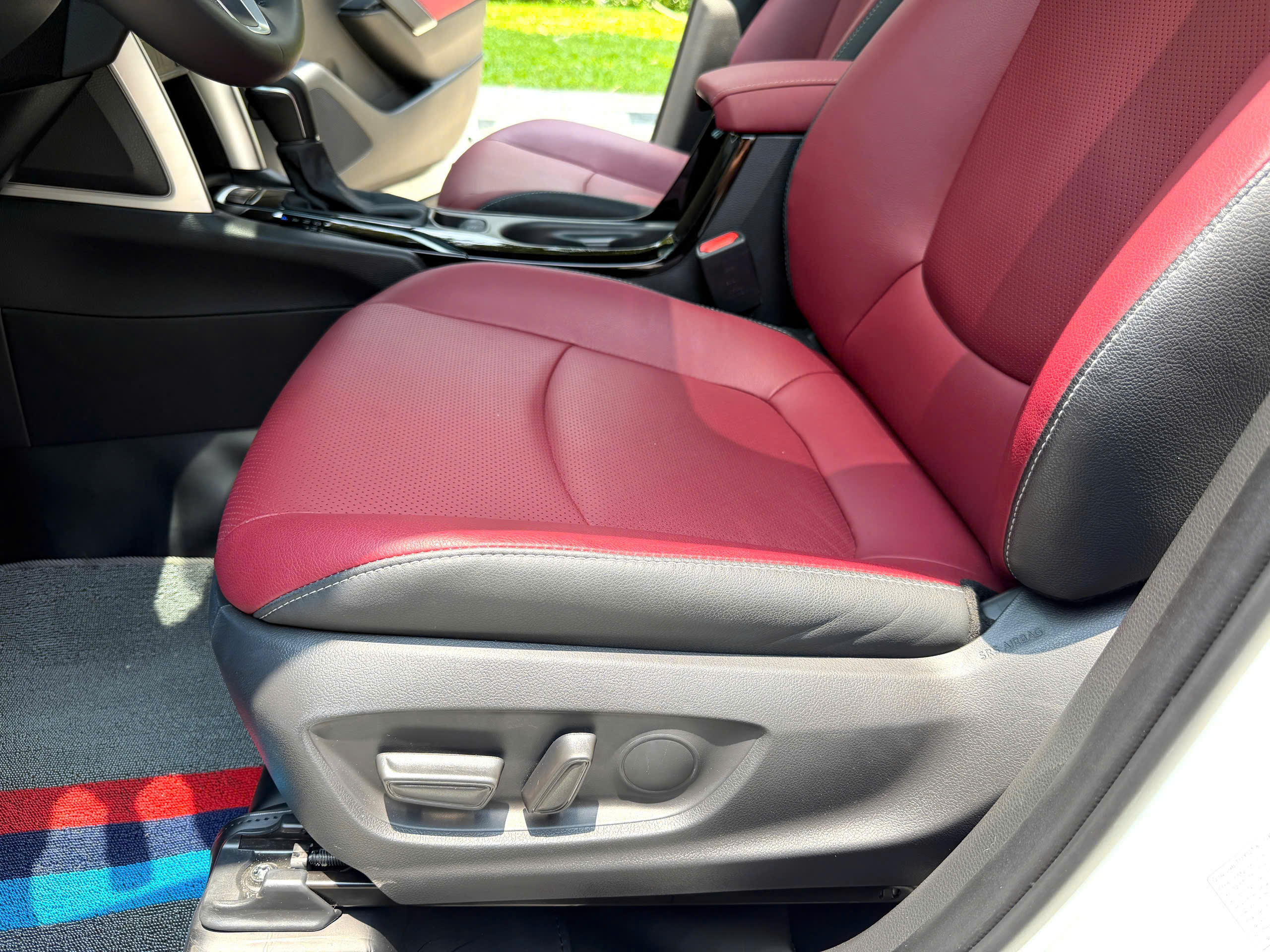 Cần bán Toyota Corolla Cross 1.8V năm 2026, màu trắng, xe nhập