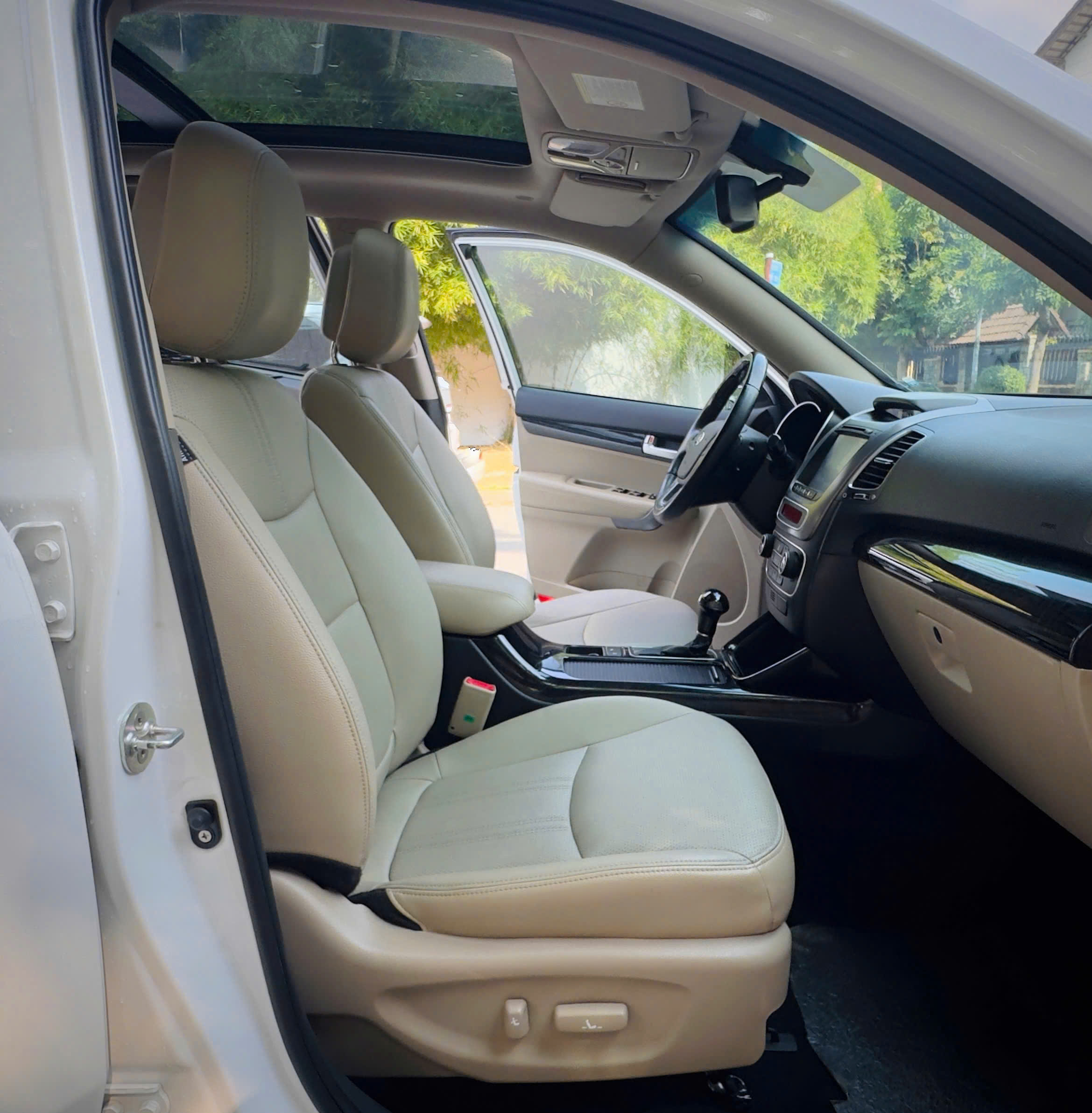 Bán Kia Sorento DATH Full máy dầu sản xuất 2019, màu trắng