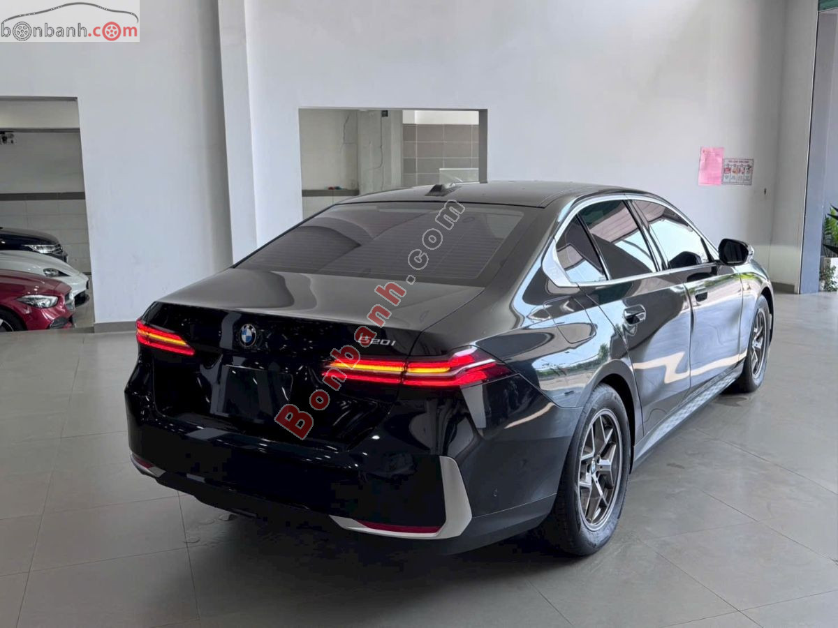 Bán ô tô BMW 5 Series 520i - 2024 - xe cũ