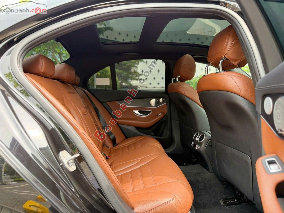 Bán ô tô Mercedes Benz C class C300 AMG - 2020 - xe cũ