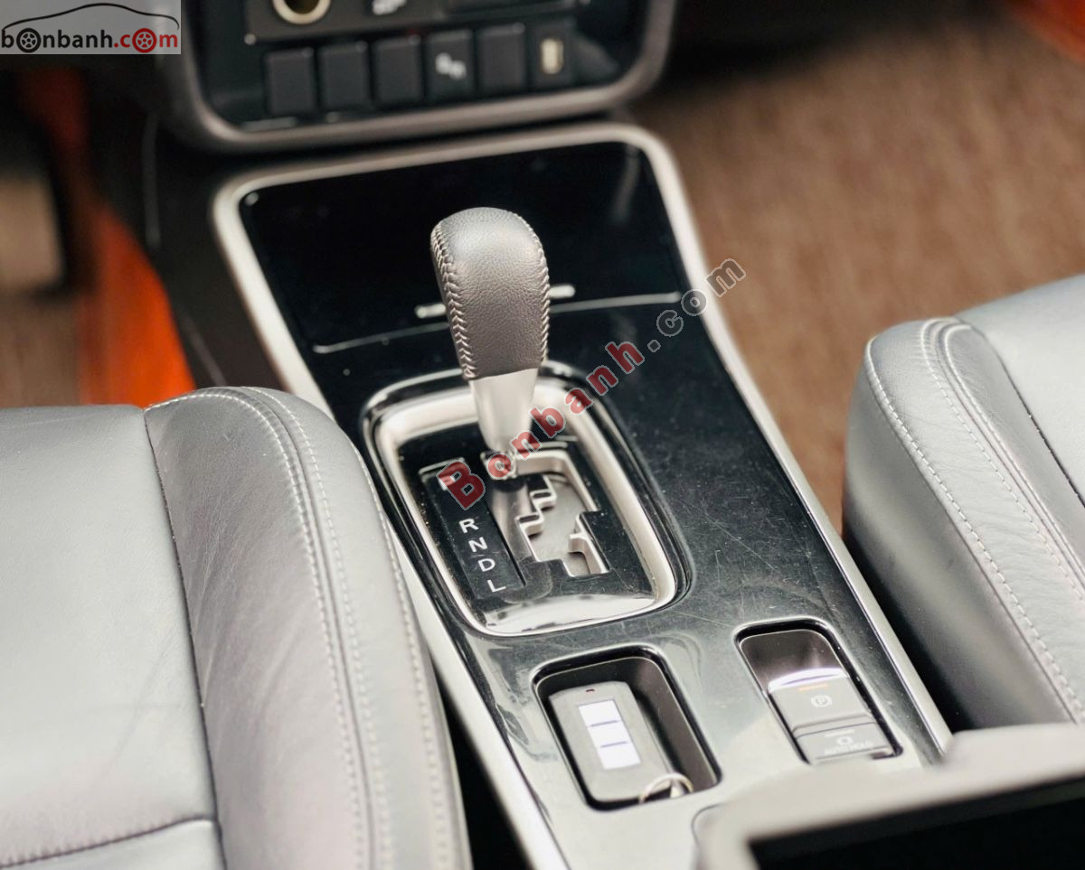 Bán ô tô Mitsubishi Outlander 2.0 CVT Premium - 2020 - xe cũ