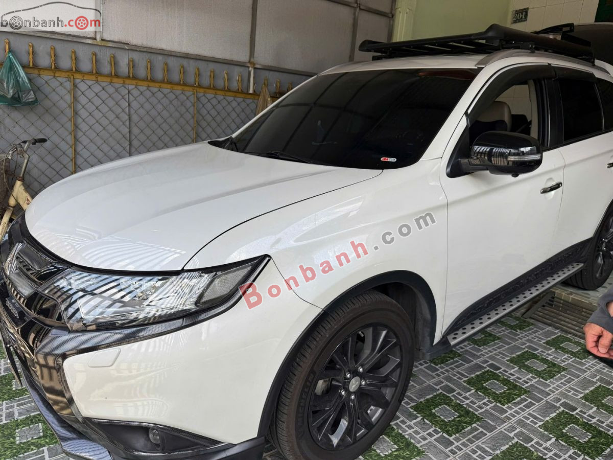Bán ô tô Mitsubishi Outlander 2.0 CVT Premium - 2018 - xe cũ