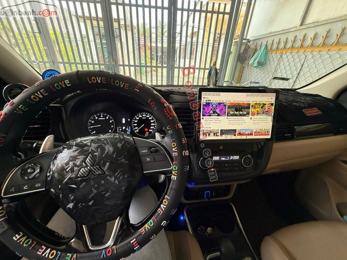 Bán ô tô Mitsubishi Outlander 2.0 CVT Premium - 2018 - xe cũ