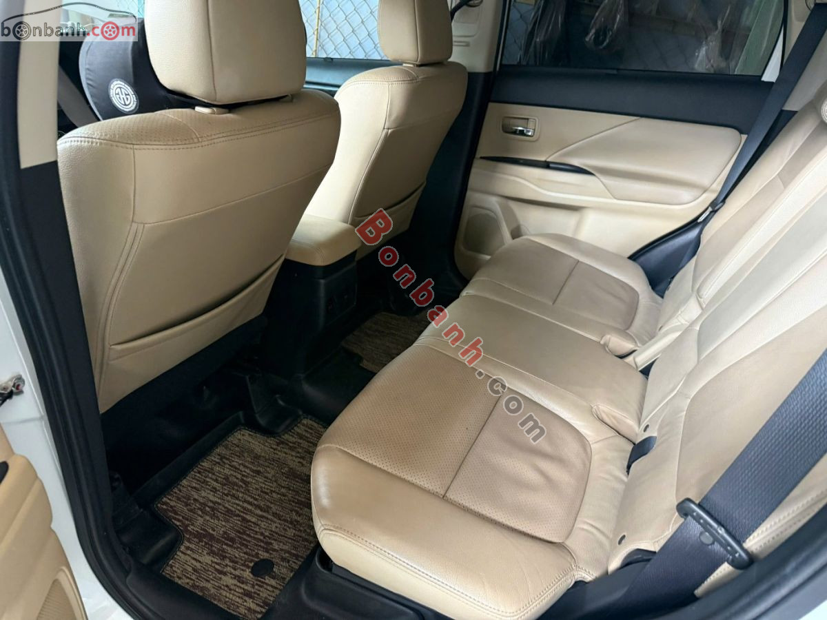 Bán ô tô Mitsubishi Outlander 2.0 CVT Premium - 2018 - xe cũ