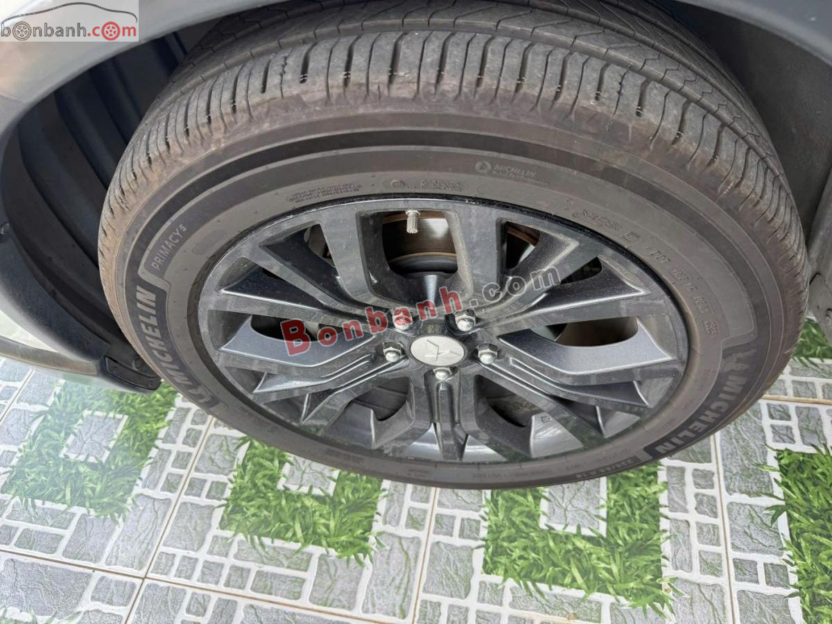 Bán ô tô Mitsubishi Outlander 2.0 CVT Premium - 2018 - xe cũ