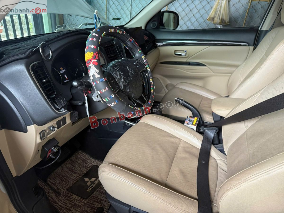 Bán ô tô Mitsubishi Outlander 2.0 CVT Premium - 2018 - xe cũ