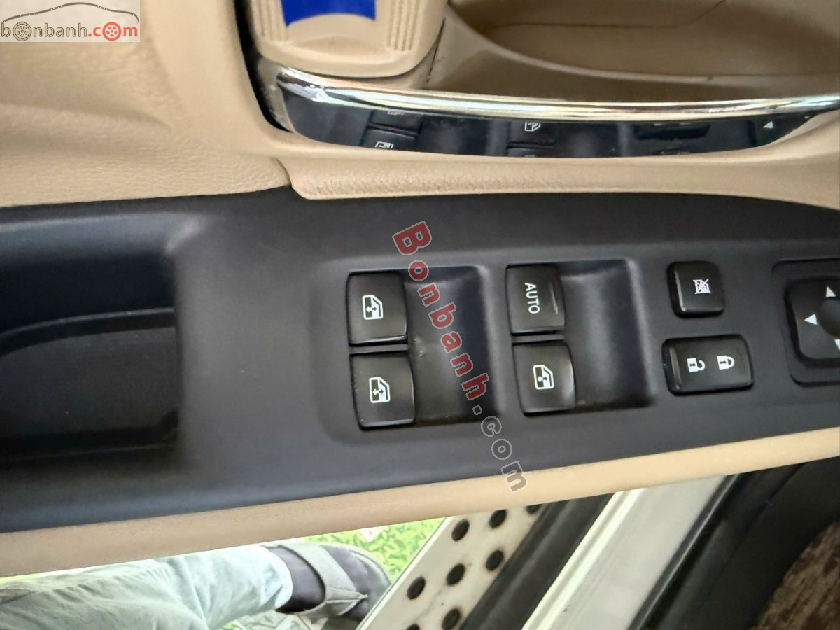 Bán ô tô Mitsubishi Outlander 2.0 CVT Premium - 2018 - xe cũ