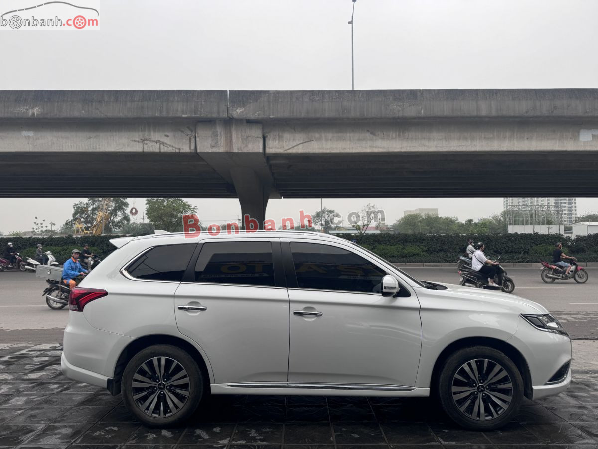 Bán ô tô Mitsubishi Outlander 2.0 CVT - 2022 - xe cũ