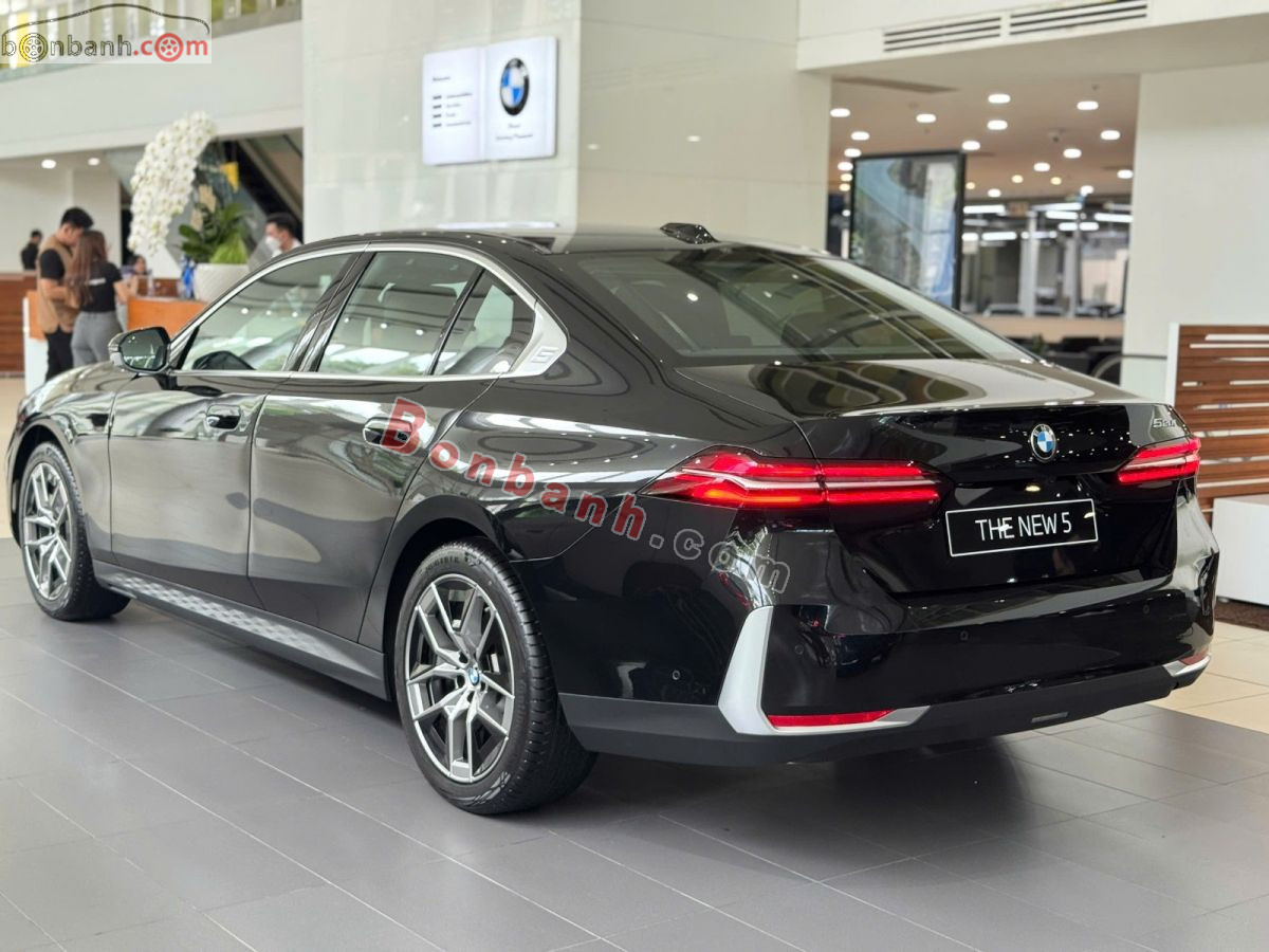 Bán ô tô BMW 5 Series 520i - 2026 - xe mới