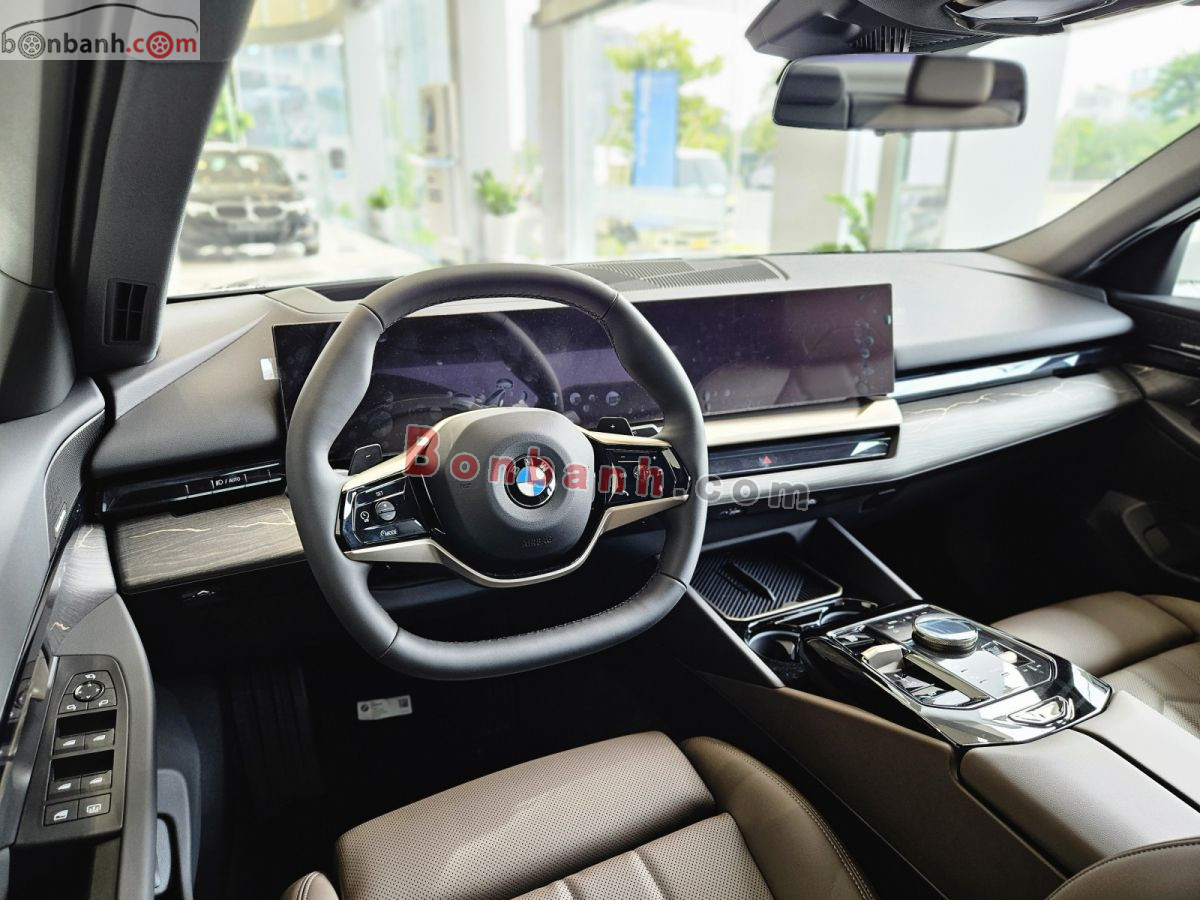 Bán ô tô BMW 5 Series 520i - 2026 - xe mới