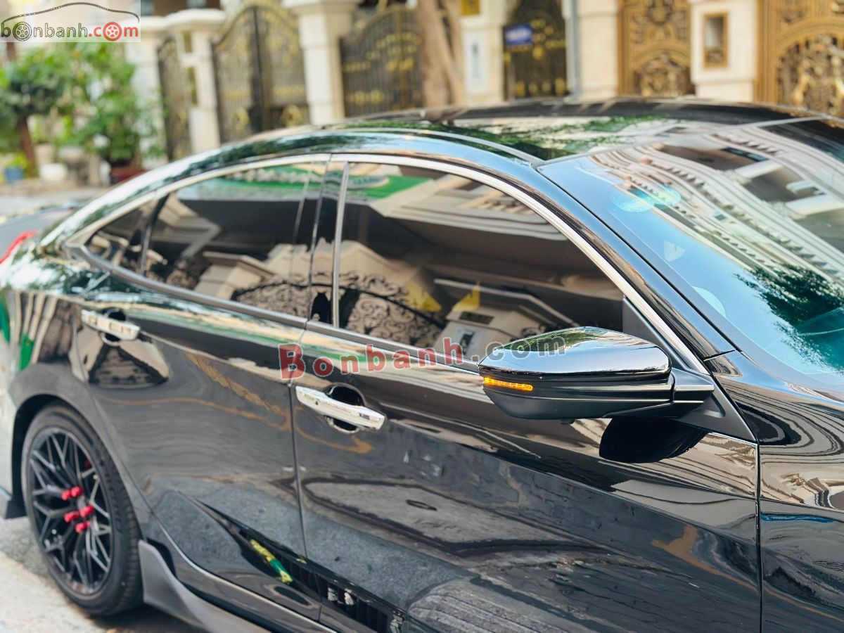 Bán ô tô Honda Civic RS 1.5 AT - 2019 - xe cũ