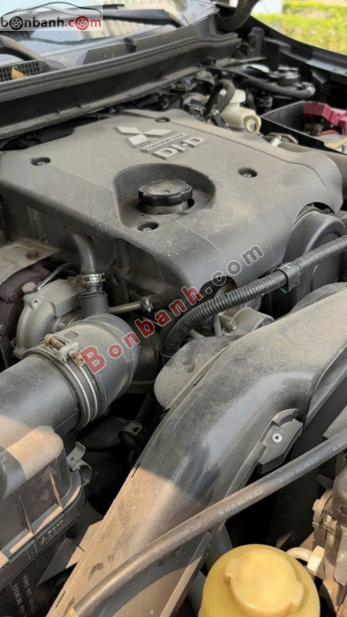 Bán ô tô Mitsubishi Triton 4x2 AT - 2017 - xe cũ