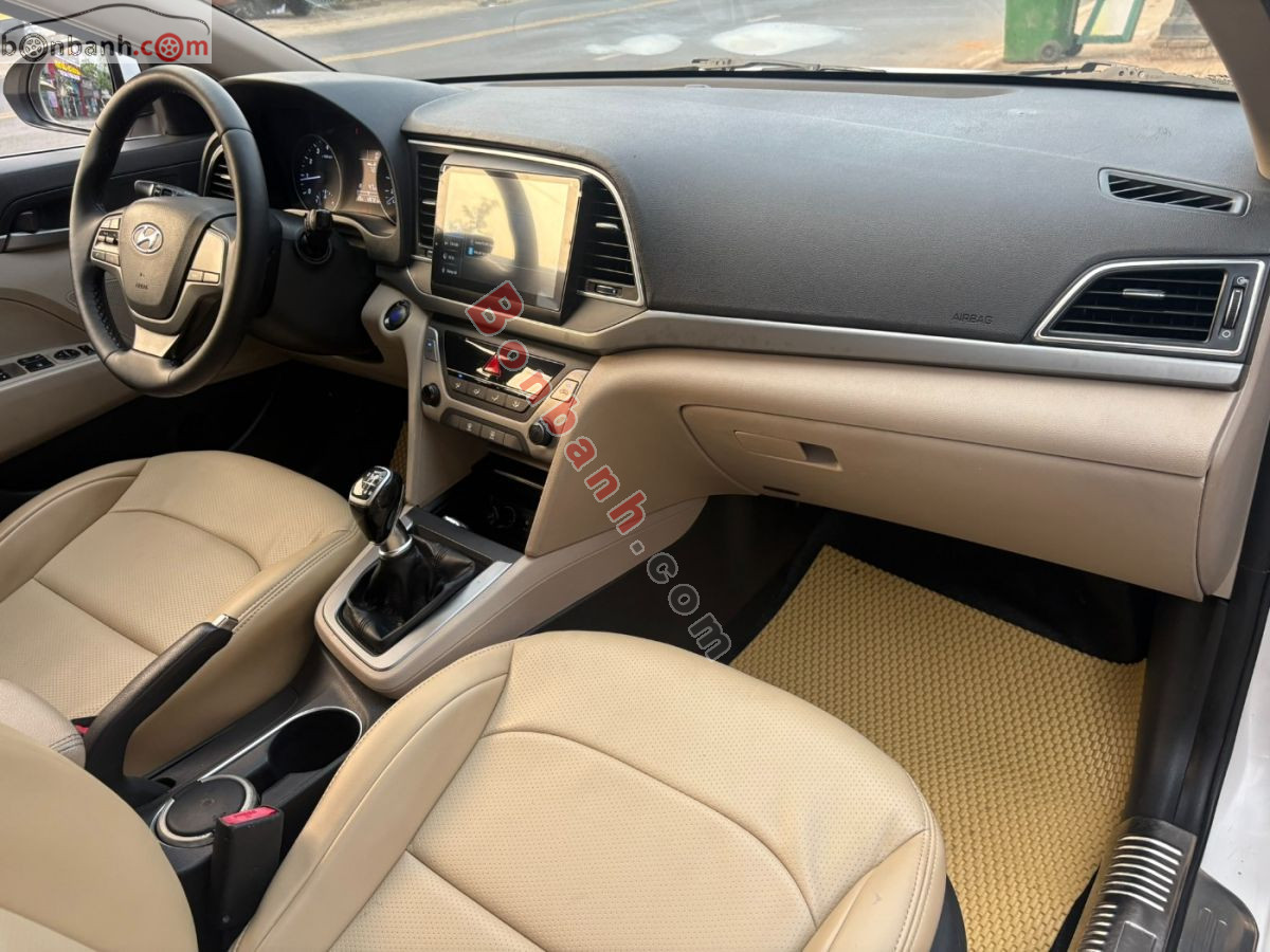 Bán ô tô Hyundai Elantra 1.6 MT - 2018 - xe cũ