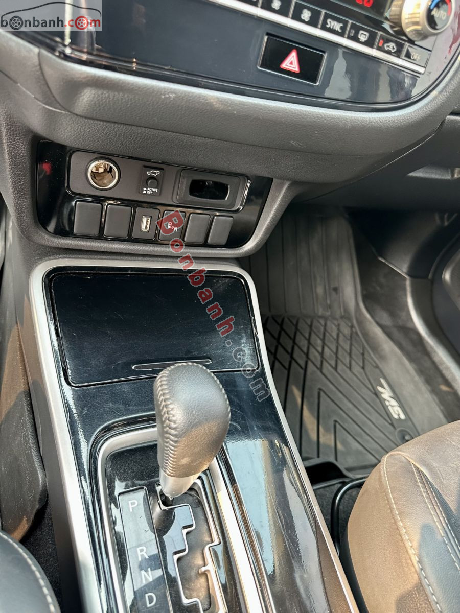 Bán ô tô Mitsubishi Outlander 2.0 CVT Premium - 2020 - xe cũ