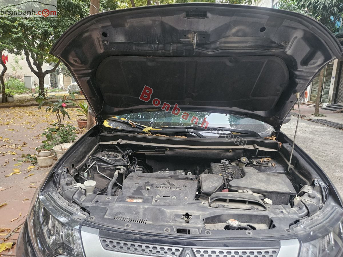 Bán ô tô Mitsubishi Outlander 2.0 CVT Premium - 2020 - xe cũ