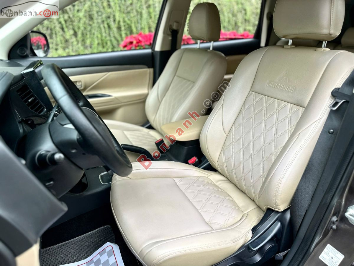 Bán ô tô Mitsubishi Outlander 2.0 CVT - 2016 - xe cũ