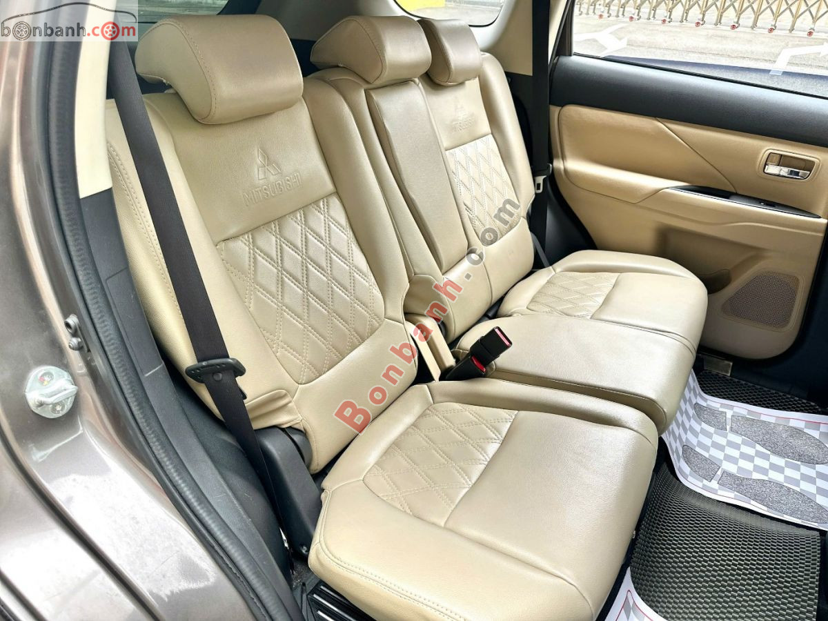 Bán ô tô Mitsubishi Outlander 2.0 CVT - 2016 - xe cũ