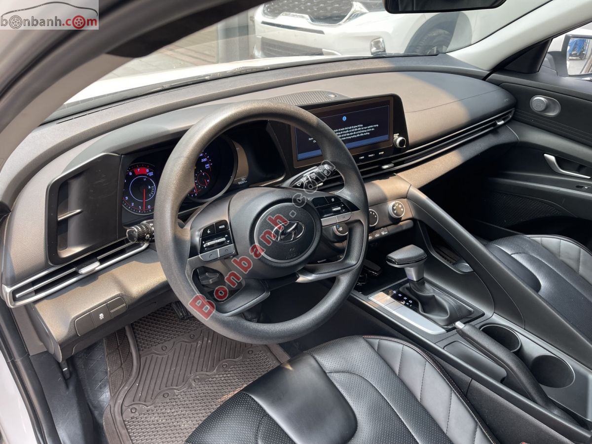 Bán ô tô Hyundai Elantra 1.6 AT Tiêu chuẩn - 2022 - xe cũ