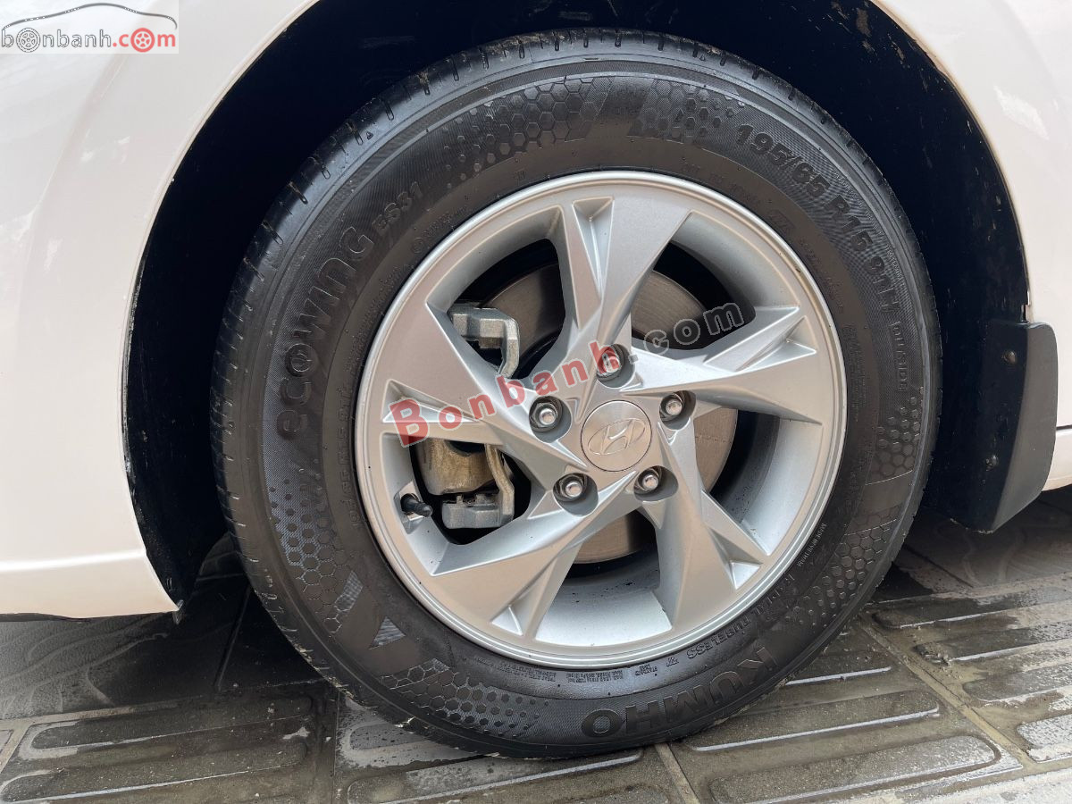 Bán ô tô Hyundai Elantra 1.6 AT Tiêu chuẩn - 2022 - xe cũ