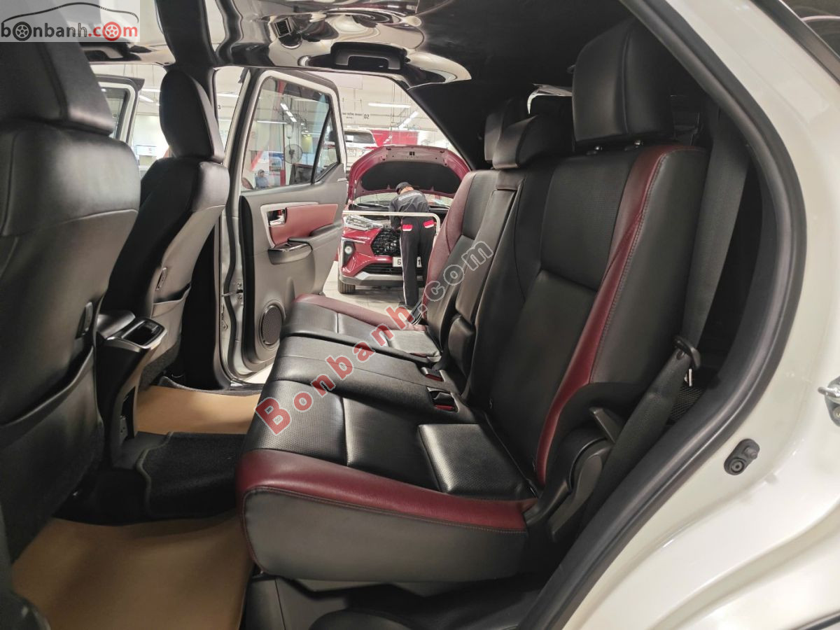 Bán ô tô Toyota Fortuner 2.4G 4x2 AT Legender - 2021 - xe cũ