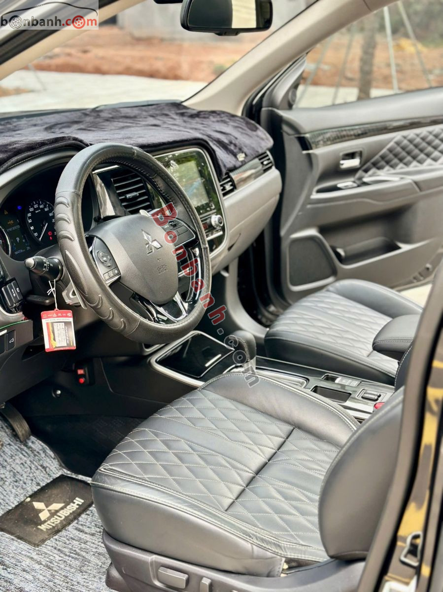 Bán ô tô Mitsubishi Outlander Premium 2.0 CVT - 2022 - xe cũ