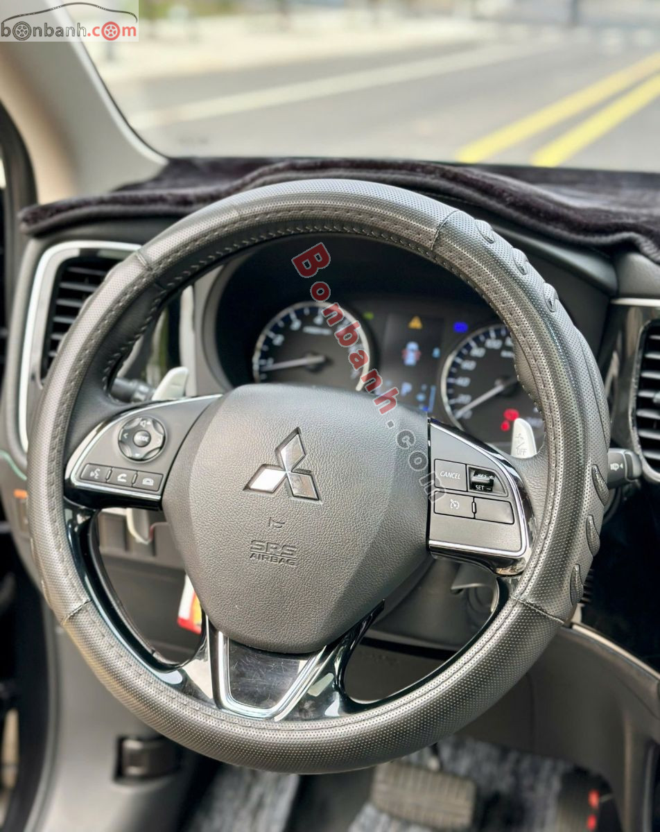 Bán ô tô Mitsubishi Outlander Premium 2.0 CVT - 2022 - xe cũ