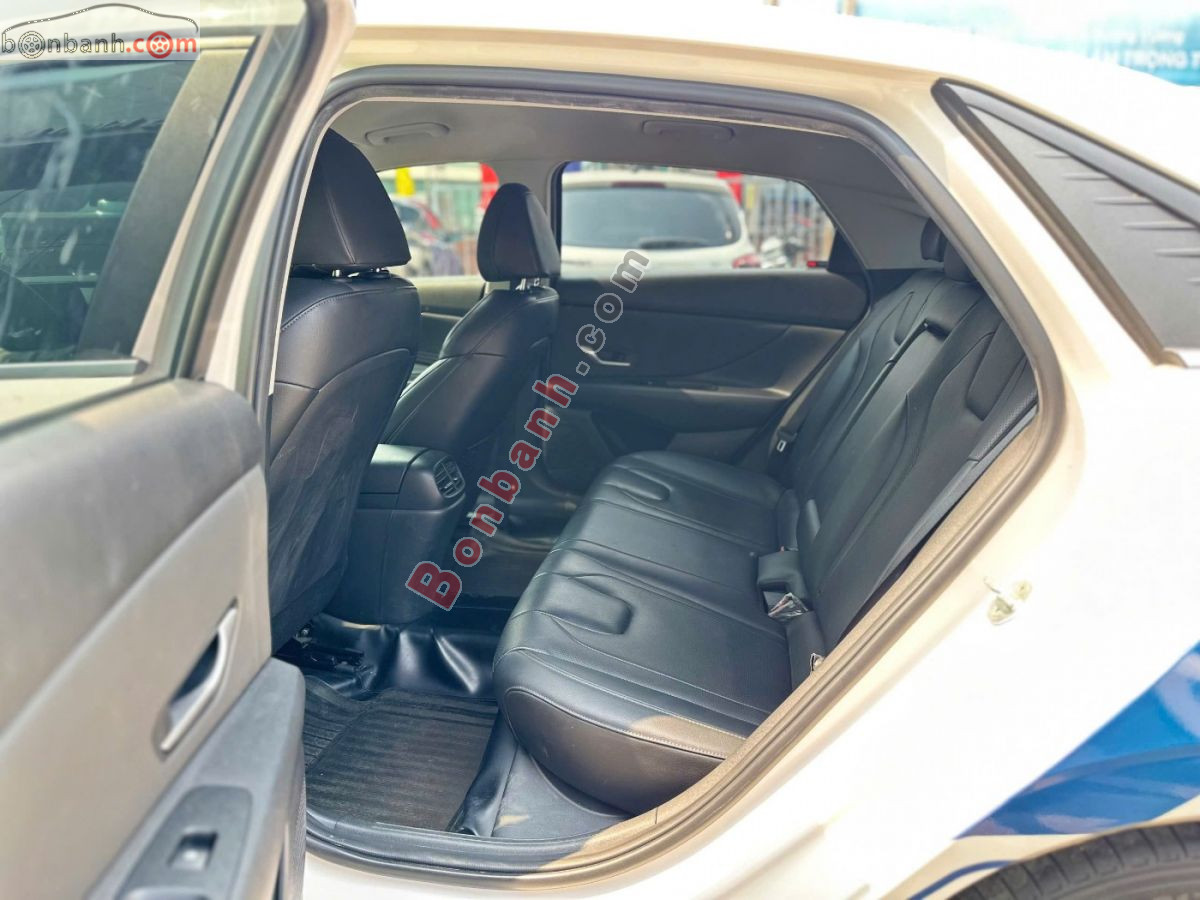 Bán ô tô Hyundai Elantra 2.0 AT Cao cấp - 2022 - xe cũ