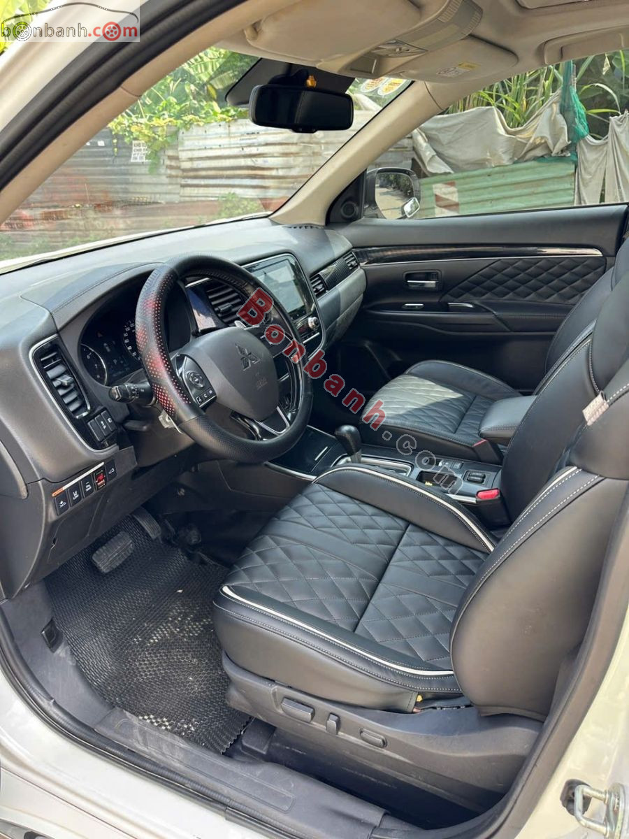 Bán ô tô Mitsubishi Outlander Premium 2.0 CVT - 2022 - xe cũ