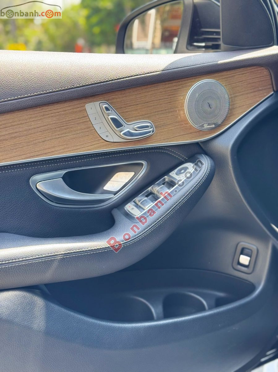 Bán ô tô Mercedes Benz GLC 250 4Matic - 2017 - xe cũ