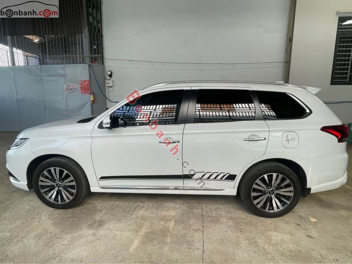 Bán ô tô Mitsubishi Outlander 2.0 CVT - 2022 - xe cũ