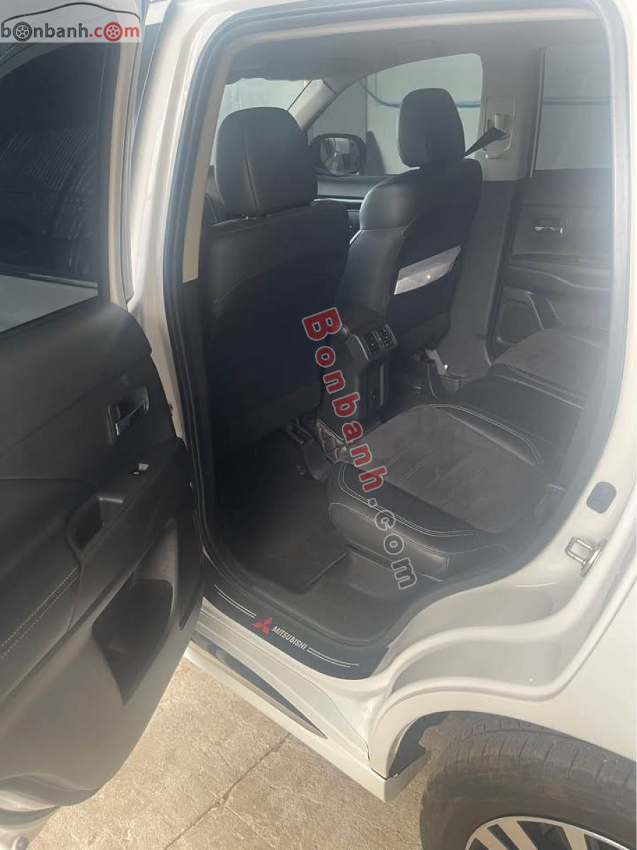 Bán ô tô Mitsubishi Outlander 2.0 CVT - 2022 - xe cũ