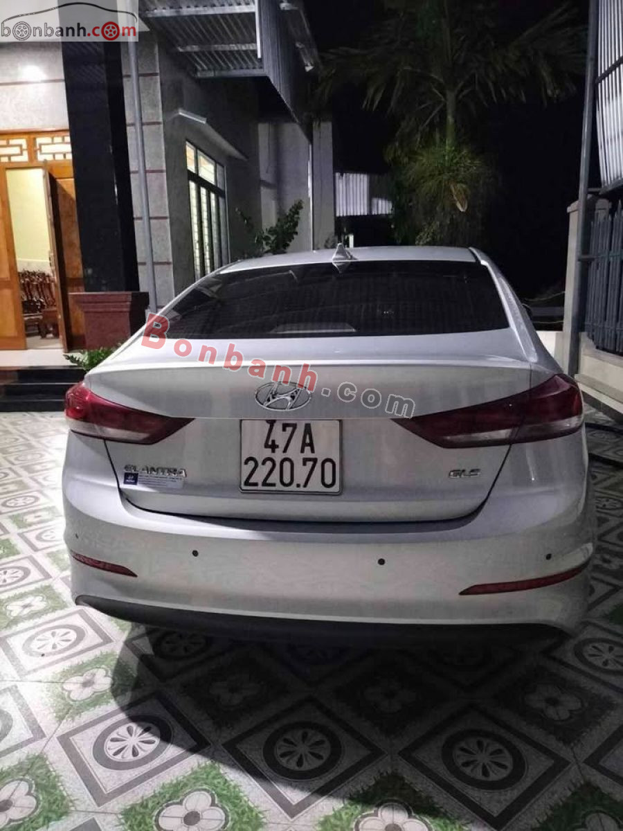 Bán ô tô Hyundai Elantra 1.6 MT - 2018 - xe cũ
