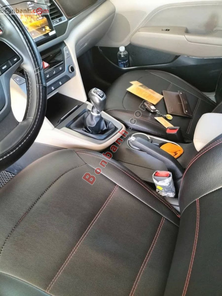 Bán ô tô Hyundai Elantra 1.6 MT - 2018 - xe cũ