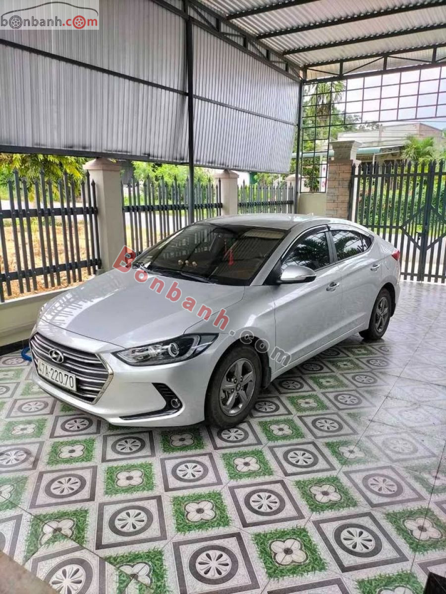 Bán ô tô Hyundai Elantra 1.6 MT - 2018 - xe cũ