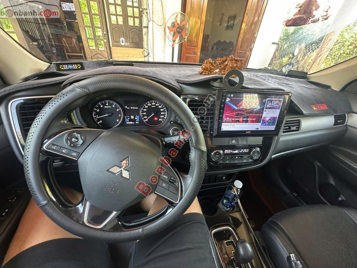 Bán ô tô Mitsubishi Outlander 2.0 CVT - 2019 - xe cũ