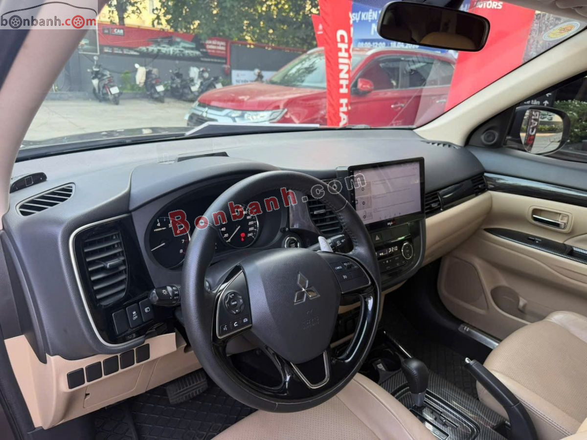 Bán ô tô Mitsubishi Outlander 2.0 CVT Premium - 2018 - xe cũ